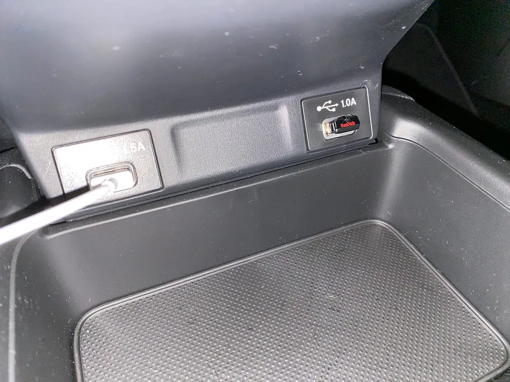 Left: regular USB drive. Right: compact USB drive